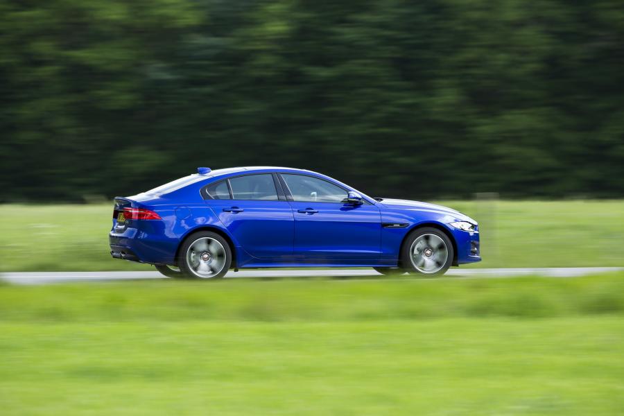  Jaguar XE 25t AWD R-Sport 2016 года  (WW) (фото 4 из 8)